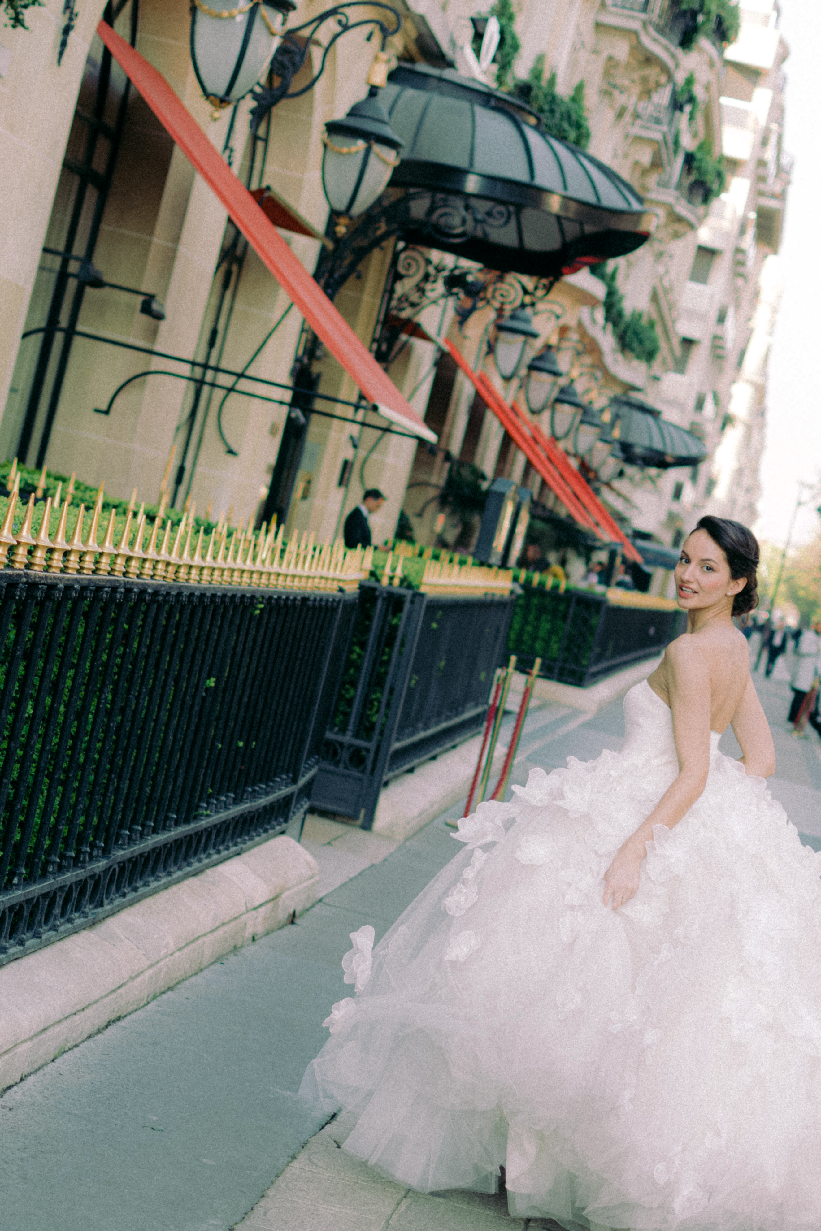 Disposition floral avec un bague de mariage